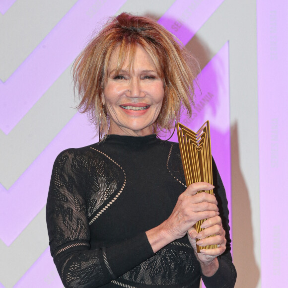 Hélas, ce n'est pas la seule épreuve qu'elle a dû affronter au cours de sa vie.
Clémentine Célarié (meilleure actrice pour la série Les randonneuses) - Photocall de la soirée de clôture du festival Series Mania 2023 à Lille le 24 mars 2023. © Stéphane Vansteenkiste / Bestimage 