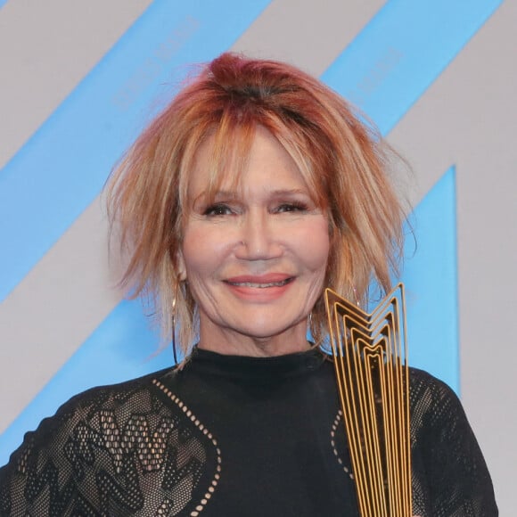 Il s'était alors donné la mort. C'est l'un des fils de l'actrice qui avait retrouvé le corps, pendu chez sa mère.
Clémentine Célarié (meilleure actrice pour la série Les randonneuses) - Photocall de la soirée de clôture du festival Series Mania 2023 à Lille le 24 mars 2023. © Stéphane Vansteenkiste / Bestimage 