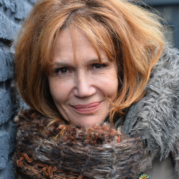 Elle avait alors décidé de faire un break avec lui. Une décision que son amoureux n'a pas acceptée...
Clémentine Celarié - Rencontre avec l'équipe du film "En Mille Morceaux" lors du 8e Festival 2 Valenciennes. © Veeren/Bestimage