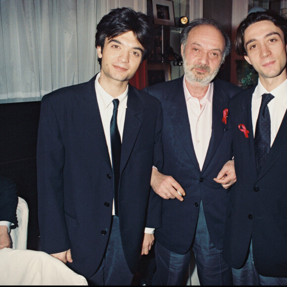 Claude Berri, sa femme Anne-Marie Rassam et leur fils Julien sont également décédés. 
Claude Berri avec ses deux fils Thomas Langmann et Julien Rassam à la soirée pour le film La Reine Margot à la Villa Gould.