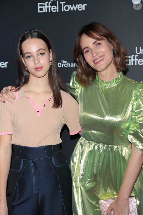 Mère et fille vivent désormais aux Etats-Unis
Tess Barthélemy, Judith Godrèche à la première de "Under The Eiffel Tower" lors du 34ème Festival International du Film de Santa Barbara, le 7 février 2019.