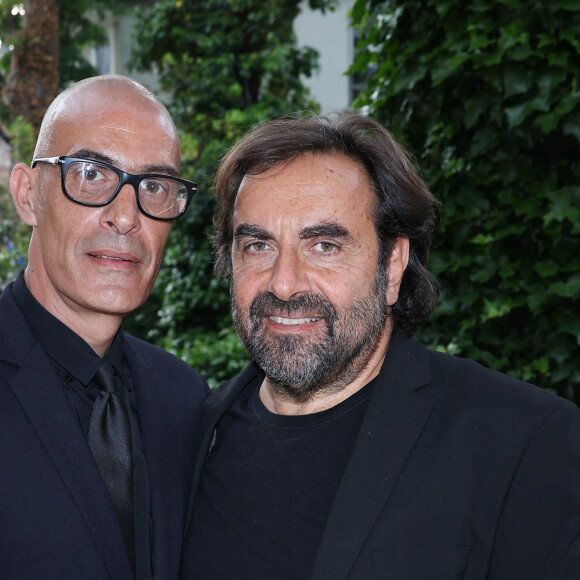 Exclusif - Flavio Nervegna et André Manoukian - Première édition du "Prix Aznavour des Mots d'Amour" à l'Hôtel Particulier de Paris le 22 mai 2023. © Coadic Guirec/Bestimage 