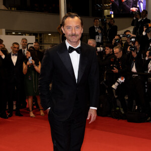 Jude Law - Montée des marches du film " Acide " lors du 76ème Festival International du Film de Cannes, au Palais des Festivals à Cannes. Le 21 mai 2023 © Jacovides-Moreau / Bestimage