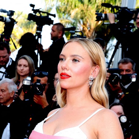 Scarlett Johansson - Montée des marches du film " Asteroid City " lors du 76ème Festival International du Film de Cannes, au Palais des Festivals à Cannes. Le 23 mai 2023 © Jacovides-Moreau / Bestimage