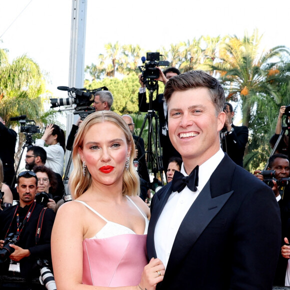 Scarlett Johansson et son mari Colin Jost - Montée des marches du film " Asteroid City " lors du 76ème Festival International du Film de Cannes, au Palais des Festivals à Cannes. Le 23 mai 2023 © Jacovides-Moreau / Bestimage