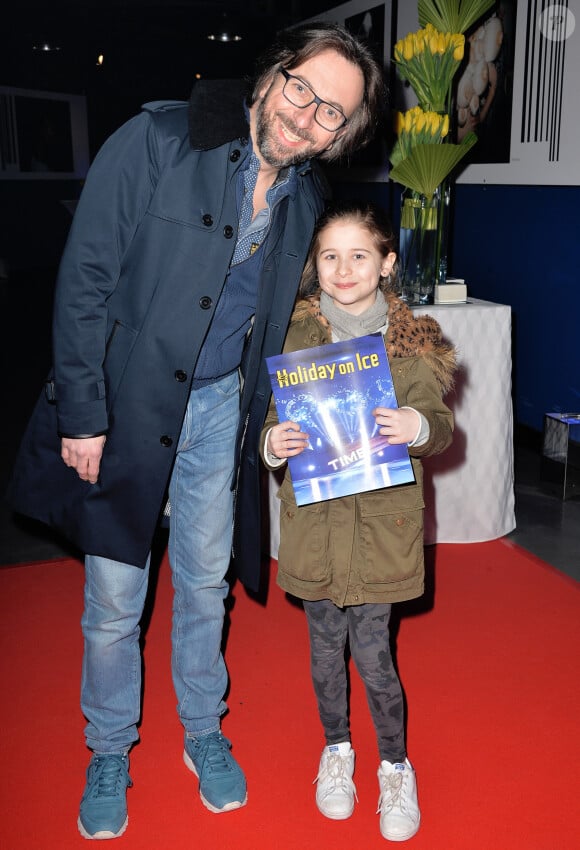 Et cette dernière lui ressemble énormément.
Alexandre Jaffray et sa fille Margot - Première de la tournée 2017 du spectacle "Holiday on Ice" au Zénith de Paris le 3 mars 2017. © Veeren/Bestimage
