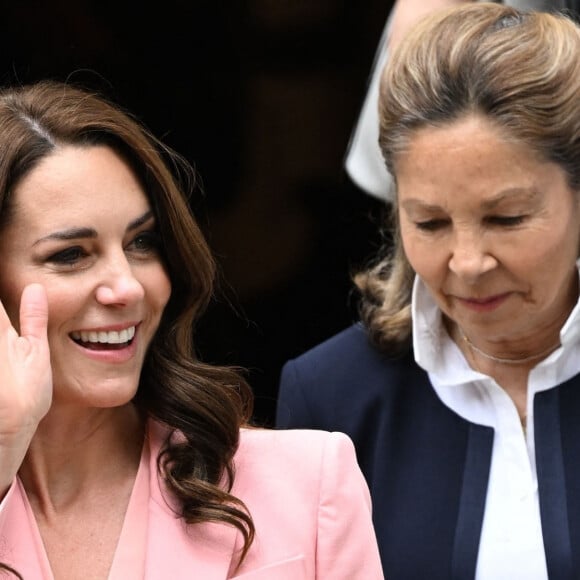 Le prince William n'avait pas accompagné sa femme.
Catherine (Kate) Middleton, princesse de Galles, à la sortie de sa visite au Foundling Museum de Londres, Royaume Uni, le 25 mai 2023, pour rencontrer des sortants de soins qui sont soutenus par le musée, et avec des parents adoptifs et des aidants pour discuter de l'impact permanent que des relations positives et de soutien peuvent avoir pour les enfants et les jeunes personnes. 