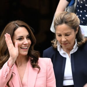 Catherine (Kate) Middleton, princesse de Galles, à la sortie de sa visite au Foundling Museum de Londres, Royaume Uni, le 25 mai 2023, pour rencontrer des sortants de soins qui sont soutenus par le musée, et avec des parents adoptifs et des aidants pour discuter de l'impact permanent que des relations positives et de soutien peuvent avoir pour les enfants et les jeunes personnes. 