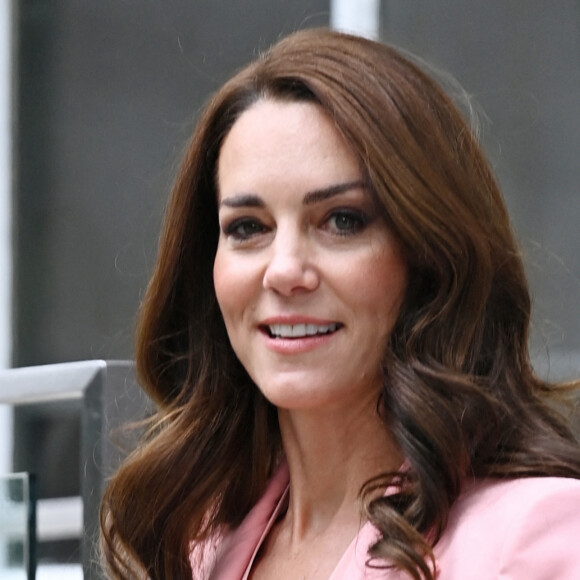 Catherine (Kate) Middleton, princesse de Galles, à la sortie de sa visite au Foundling Museum de Londres, Royaume Uni, le 25 mai 2023, pour rencontrer des sortants de soins qui sont soutenus par le musée, et avec des parents adoptifs et des aidants pour discuter de l'impact permanent que des relations positives et de soutien peuvent avoir pour les enfants et les jeunes personnes. 