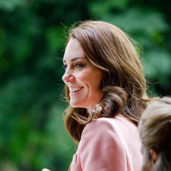 Catherine (Kate) Middleton, princesse de Galles, lors d'une visite au Foundling Museum de Londres, Royaume Uni, le 25 mai 2023, pour rencontrer des sortants de soins qui sont soutenus par le musée, et avec des parents adoptifs et des aidants pour discuter de l'impact permanent que des relations positives et de soutien peuvent avoir pour les enfants et les jeunes personnes. 