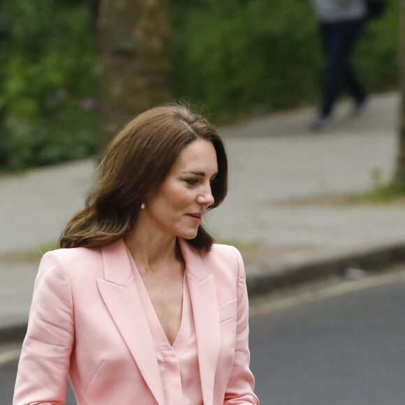 Catherine (Kate) Middleton, princesse de Galles, lors d'une visite au Foundling Museum de Londres, Royaume Uni, le 25 mai 2023, pour rencontrer des sortants de soins qui sont soutenus par le musée, et avec des parents adoptifs et des aidants pour discuter de l'impact permanent que des relations positives et de soutien peuvent avoir pour les enfants et les jeunes personnes. 