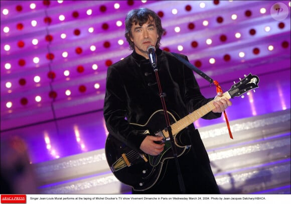 Jean-Louis Murat sur le plateau de l'émission Vivement dimanche en 2004