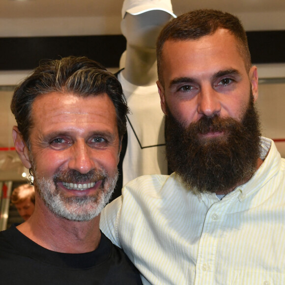 Benoît Paire était aussi présent et on sait que les relations sont très tendues entre eux
 
Patrick Mouratoglou et Benoit Paire - Lancement de la collection Mouratoglou au magasin Celio Ternes à Paris le 25 mai 2023. Le coach Patrick Mouratoglou lance sa collection de vêtements 100% tennis distribuée en France par célio et déjà visible sur le circuit. © Veeren/Bestimage