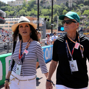 Michael Douglas et sa femme Catherine Zeta-Jones lors des qualifications du Grand Prix de Formule 1 (F1) de Monaco, le 27 mai 2023. © Jean-François Ottonello/Nice Matin/Bestimage 