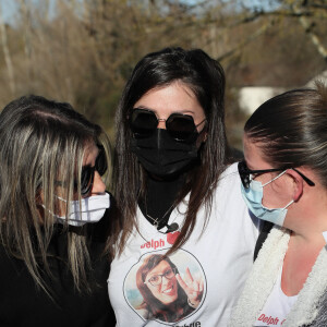 La famille et les proches se sont réunis pour une marche blanche en hommage à Delphine Jubillar, l'infirmière de 33 ans, disparue il y a un an, à Cagnac-les-Mines. Le 19 décembre 2021 © Patrick Bernard / Bestimage  