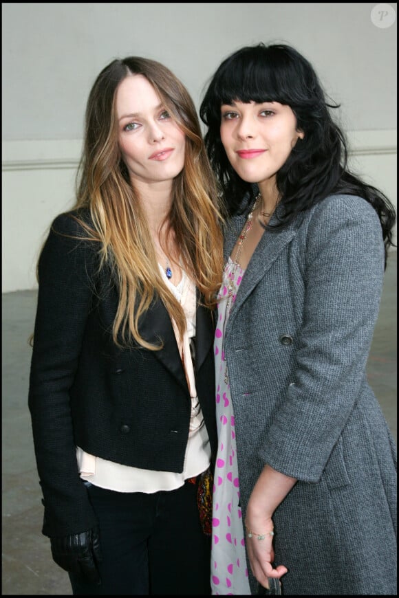 Vanessa Paradis et Alysson Paradis - Défilé de mode Chanel à Paris en 2007
