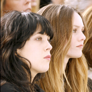 Vanessa Paradis et Alysson Paradis - Défilé de mode Chanel à Paris en 2007