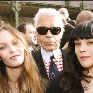 Vanessa Paradis et Alysson Paradis avec Karl Lagerfeld - Défilé de mode Chanel à Paris en 2007