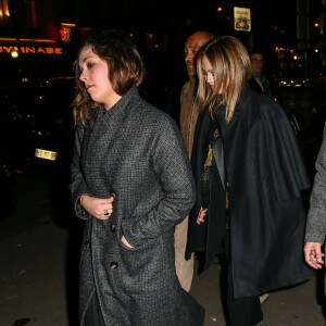 Semi-Exclusif - Lily-Rose Depp arrive à l'avant-première du film "Planetarium" avec sa mère Vanessa Paradis, sa tante Alysson Paradis et son compagnon Guillaume Gouix au Grand Rex à Paris, le 8 novembre 2016.