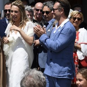 David Hallyday, Nathalie Baye - Mariage de Laura Smet et Raphaël Lancrey-Javal à l'église Notre-Dame des Flots au Cap-Ferret le jour de l'anniversaire de son père Johnny Hallyday le 15 juin 2019.