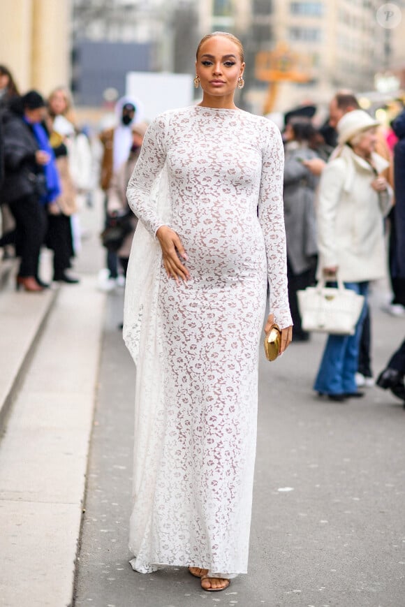 Exclusif - Alicia Aylies, enceinte, (Miss France 2017) - Sorties du défilé de mode Haute-Couture Stéphane Rolland au Théâtre National de Chaillot lors de la Fashion Week Printemps-été 2023 de Paris, France, le 24 janvier 2023. © Pierre Perusseau/Bestimage 