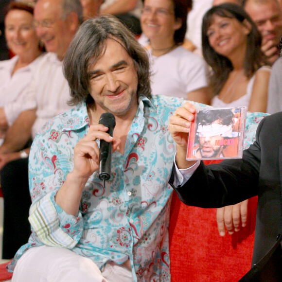 Archive - Jean-Louis Murat et Michel Drucker. Enregistrement de l'emission 'Vivement Dimanche' © Guillaume Gaffiot / Bestimage
