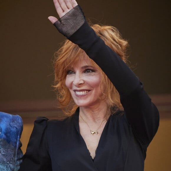 Mylène Farmer - Montée des marches du film " OSS 117 : Alerte rouge en Afrique Noire " lors du 74ème Festival International du Film de Cannes. Le 17 juillet 2021 © Borde-Jacovides-Moreau / Bestimage