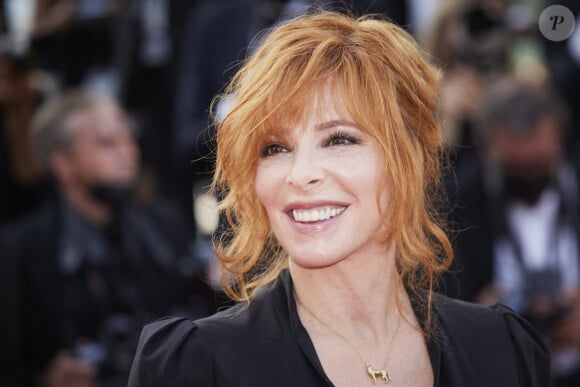 Mylène Farmer - Montée des marches du film " OSS 117 : Alerte rouge en Afrique Noire " lors du 74ème Festival International du Film de Cannes. Le 17 juillet 2021 © Borde-Jacovides-Moreau / Bestimage