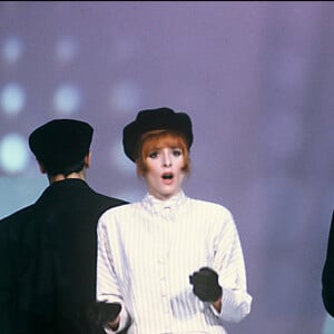 Et elle était plus qu'attendue puisque 550.000 billets ont déjà été vendus pour cette tournée.
Mylene Farmer en live sur un plateau télévisé