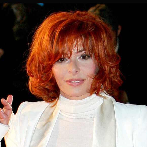 Mylène Farmer aux NRJ Music Awards 2009 au Palais des Festivals de Cannes
