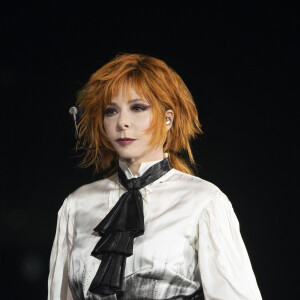 C'était le grand jour pour les nombreux fans de Mylène Farmer, impatients de retrouver leur idole sur scène.
Mylène Farmer a lancé sa tournée "Nevermore" à Lille !