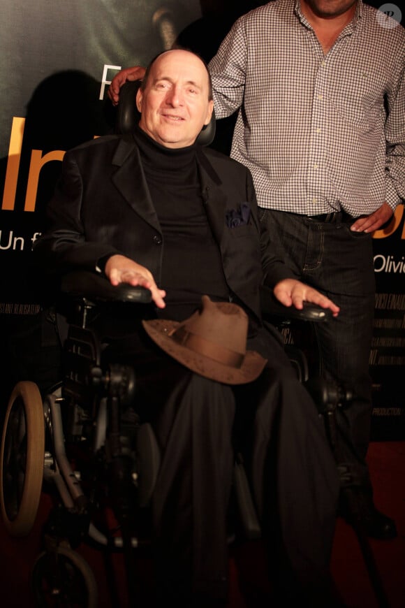Pour rappel, Philippe Pozzo di Borgo était devenu tétraplégique en 1993, après avoir été victime d'un accident de parapente.
 Philippe Pozzo di Borgo à Paris le 18 octobre 2011 à l'avant-première du film "Intouchables".