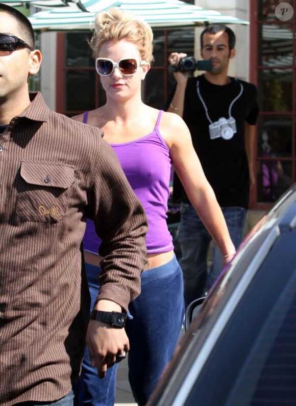 Britney Spears, fidèle au Starbucks (28 février 2010, Californie)
 