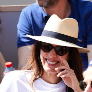 La jolie chanteuse est apparue très complice avec son compagnon Adrien Galo.
Adrien Galo, Sofia Essaïdi en tribunes lors des Internationaux de France de tennis de Roland Garros 2023 à Paris, France, le 3 juin 2023. © Moreau-Jacovides/Bestimage