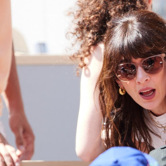 Nolwenn Leroy, Sofia Essaïdi en tribunes lors des Internationaux de France de tennis de Roland Garros 2023 à Paris, France, le 3 juin 2023. © Moreau-Jacovides/Bestimage