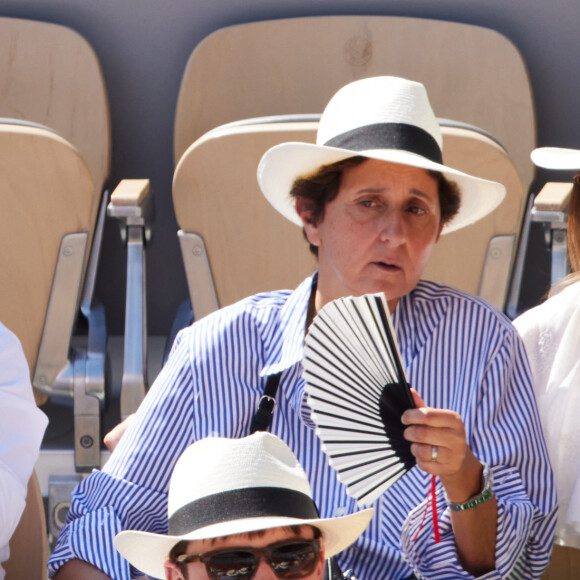 Guest en tribunes lors des Internationaux de France de tennis de Roland Garros 2023 à Paris, France, le 3 juin 2023. © Moreau-Jacovides/Bestimage  Celebs in the stands during the French Open tennis tournament at Roland Garros 2023 in Paris, France, on June 3rd, 2023. 