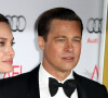 Brad Pitt a décidé de porter plainte contre son ex-femme Angelina Jolie.
Brad Pitt et Angelina Jolie à l'avant-première du film "By the Sea" lors du gala d'ouverture de l'AFI Fest à Hollywood, le 5 novembre 2015.
© FlameFlynet / Bestimage
