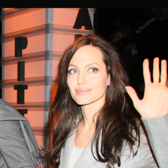 Angelina Jolie et Brad Pitt à l'avant-première du film "L'étrange histoire de Benjamin Button" à l'UGC Normandie de Paris, le 3 juin 2013.
© Rindoff-Borde / Bestimage