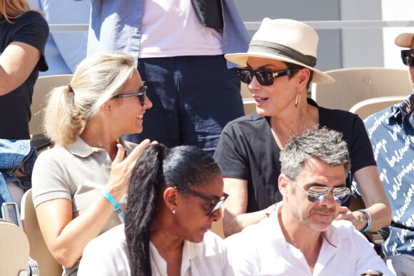 Anne-Sophie Lapix, Cristina Cordula, Marie-José Pérec et son compagnon Sébastien Foucras en tribunes lors des Internationaux de France de tennis de Roland Garros 2023 à Paris, France, le 4 juin 2023. © Cyril Moreau/Bestimage