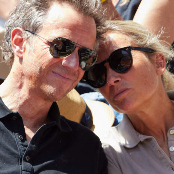 Anne-Sophie Lapix et son mari Arthur Sadoun en tribunes lors des Internationaux de France de tennis de Roland Garros 2023 à Paris, France, le 4 juin 2023. © Cyril Moreau/Bestimage