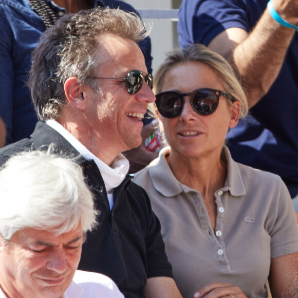 Fan de tennis et de Roland-Garros, Anne-Sophie Lapix n'a pas manqué le rendez-vous parisien de ce mois de juin, accompagné de son mari Arthur Sadoun
Anne-Sophie Lapix et son mari Arthur Sadoun en tribunes lors des Internationaux de France de tennis de Roland Garros à Paris © Cyril Moreau/Bestimage