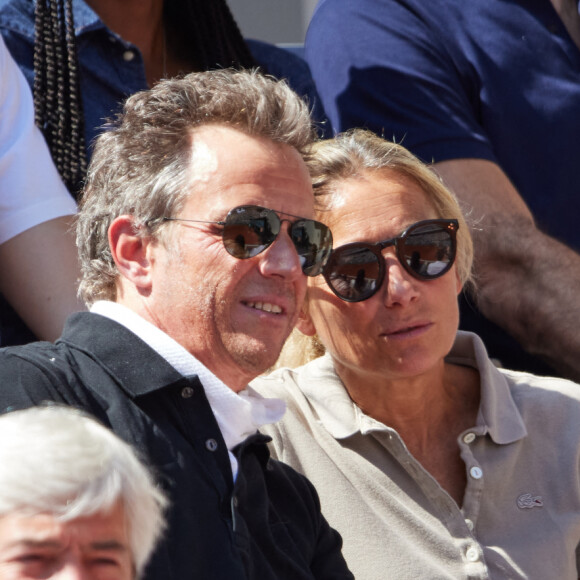 Anne-Sophie Lapix et son mari Arthur Sadoun en tribunes lors des Internationaux de France de tennis de Roland Garros 2023 à Paris, France, le 4 juin 2023. © Cyril Moreau/Bestimage