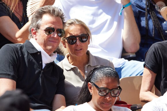 Anne-Sophie Lapix et son mari Arthur Sadoun en tribunes lors des Internationaux de France de tennis de Roland Garros 2023 à Paris, France, le 4 juin 2023. © Cyril Moreau/Bestimage