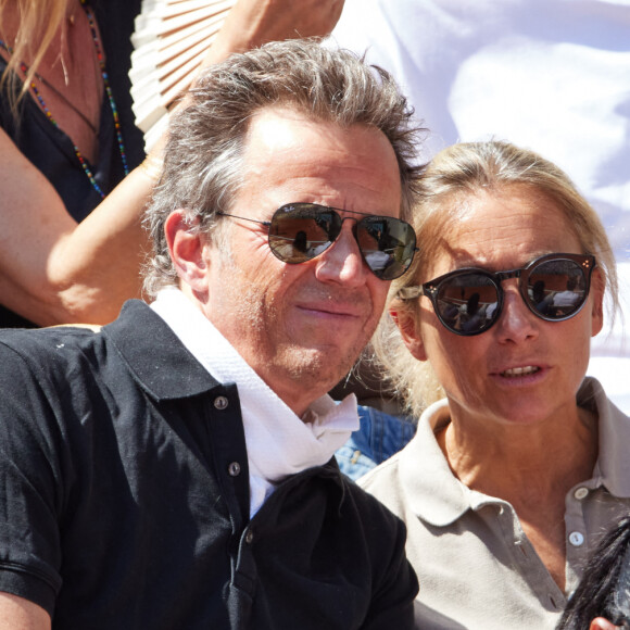 Anne-Sophie Lapix et son mari Arthur Sadoun en tribunes lors des Internationaux de France de tennis de Roland Garros 2023 à Paris, France, le 4 juin 2023. © Cyril Moreau/Bestimage