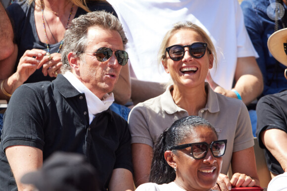 Anne-Sophie Lapix et son mari Arthur Sadoun en tribunes lors des Internationaux de France de tennis de Roland Garros 2023 à Paris, France, le 4 juin 2023. © Cyril Moreau/Bestimage