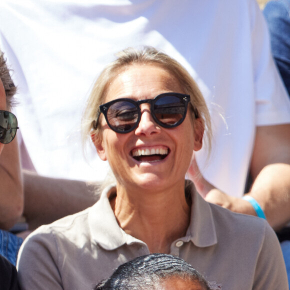 Anne-Sophie Lapix et son mari Arthur Sadoun en tribunes lors des Internationaux de France de tennis de Roland Garros 2023 à Paris, France, le 4 juin 2023. © Cyril Moreau/Bestimage