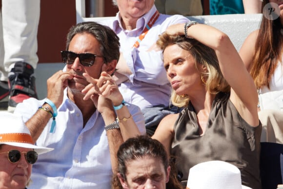 Sylvie Tellier et son mari Laurent Schenten en tribunes lors des Internationaux de France de tennis de Roland Garros 2023 à Paris, France, le 4 juin 2023. © Cyril Moreau/Bestimage