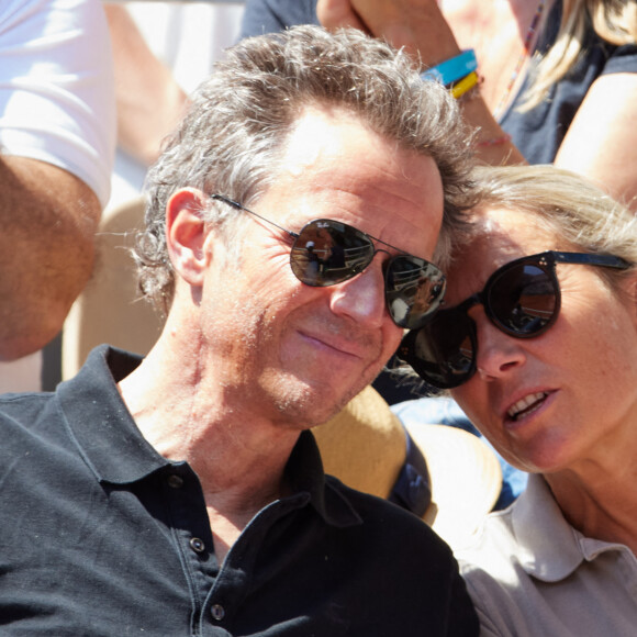 Anne-Sophie Lapix et son mari Arthur Sadoun en tribunes lors des Internationaux de France de tennis de Roland Garros 2023 à Paris, France, le 4 juin 2023. © Cyril Moreau/Bestimage