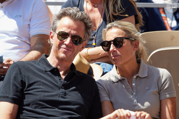 Anne-Sophie Lapix et son mari Arthur Sadoun en tribunes lors des Internationaux de France de tennis de Roland Garros 2023 à Paris, France, le 4 juin 2023. © Cyril Moreau/Bestimage