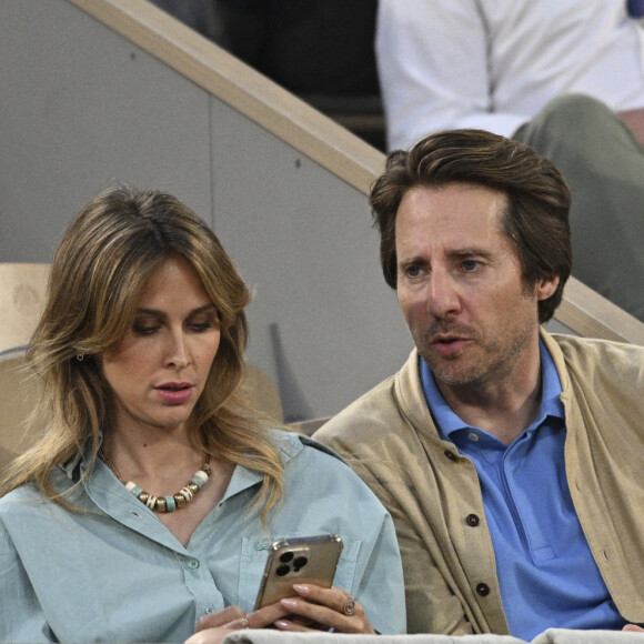 Ophélie Meunier est venue accompagnée de son mari Mathieu Vergne.
Ophélie Meunier et son mari Mathieu Vergne - Celébrités dans les tribunes des Internationaux de France de Roland Garros à Paris le 4 juin 2023.